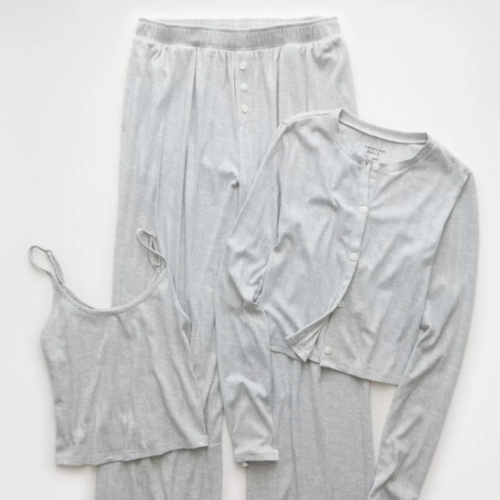 AE 3-Piece Pointelle Plush Cardigan Pajama Set Never worn!!! - Picture 3 of 9